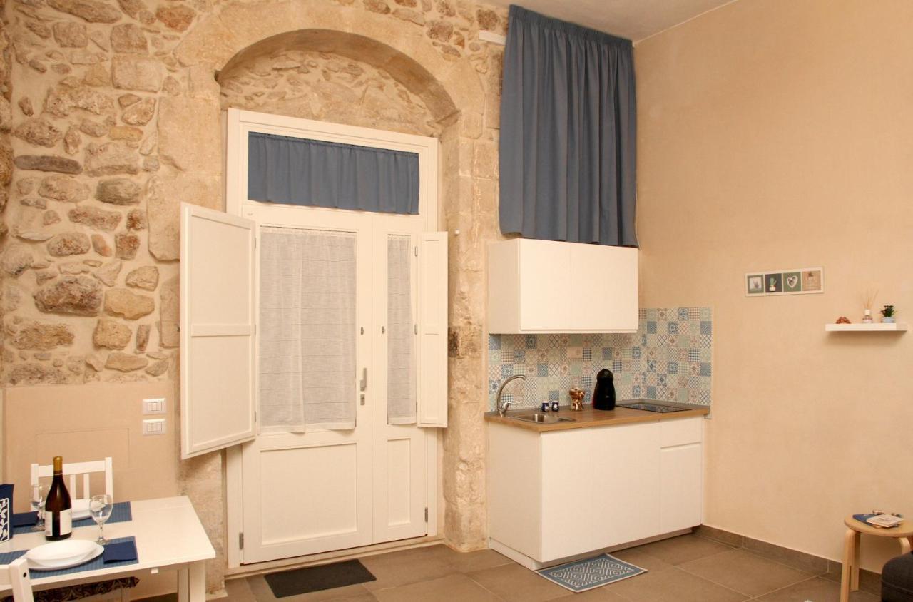 סירקוזה Essentia Rooms- Ortigia Holidays מראה חיצוני תמונה