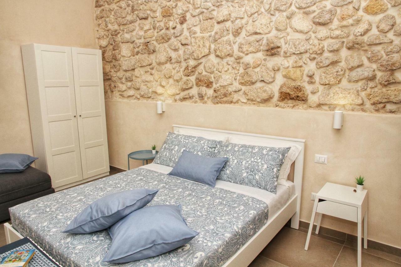 סירקוזה Essentia Rooms- Ortigia Holidays מראה חיצוני תמונה