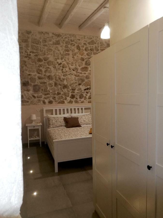 סירקוזה Essentia Rooms- Ortigia Holidays מראה חיצוני תמונה