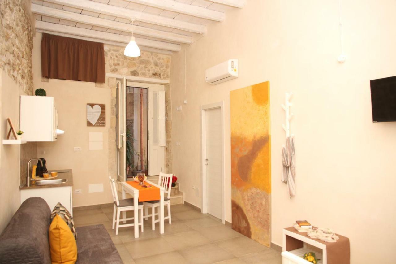 סירקוזה Essentia Rooms- Ortigia Holidays מראה חיצוני תמונה
