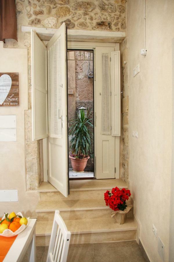 סירקוזה Essentia Rooms- Ortigia Holidays מראה חיצוני תמונה